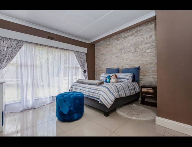 4 BEDROOM HOUSE FOR SALE IN PARKHILL GARDENS